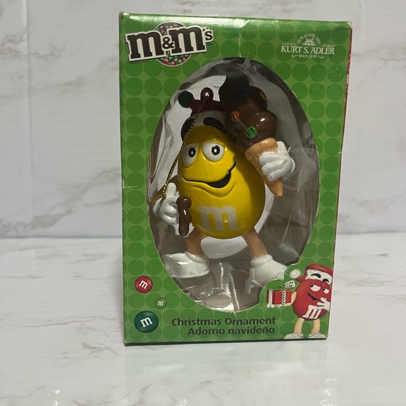 M&M'S Yellow Character with Chocolate Ice Cream - Picture 6 of 6